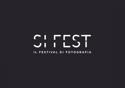 SI Fest 2022. Dal 9 settembre al 2 ottobre la 31a edizione del festival di fotografia a Savignano sul Rubicone. Direzione artistica di Alex Majoli: un festival rivolto ai giovani con mostre nelle scuole