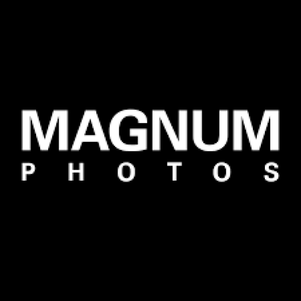 Square Print Sale. Dal 17 al 23 ottobre vendita promozionale di stampa dei fotografi dell&#039;agenzia Magnum: 122 stampe di qualità museale, 6x6 pollici, firmate o timbrate